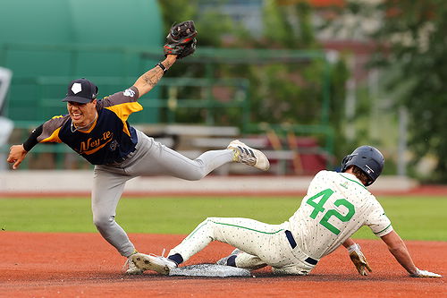 West Coast League baseball between the Nanaimo NightOwls vs Edmonton Green Onion Cakes at RE/MAX Field on July 5, 2025